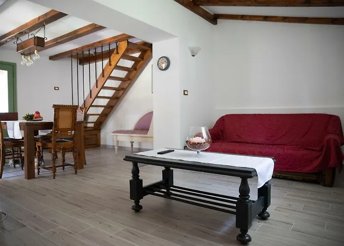 Damjanic House בית נופש *